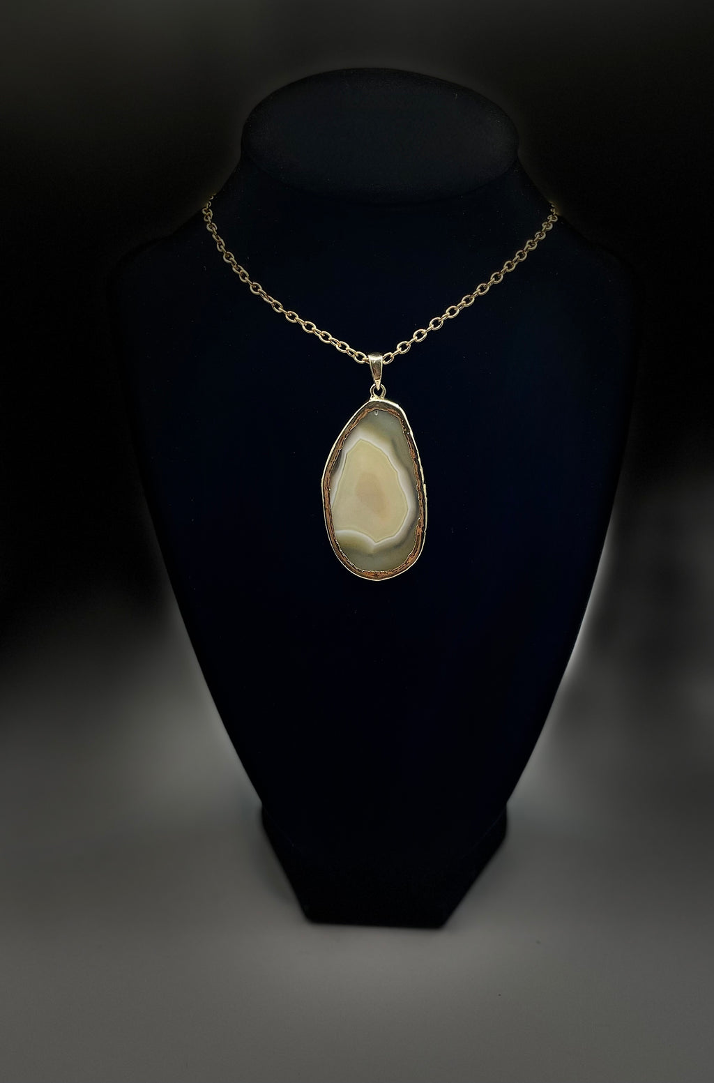 Cream Agate Slice Necklace