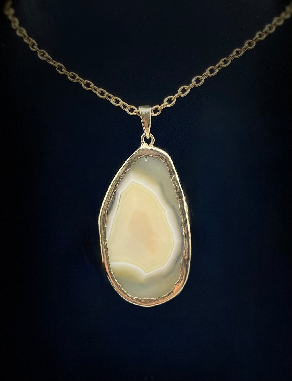 Cream Agate Slice Necklace